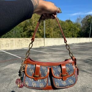 Vintage Dooney shoulder  bag 💙🦋